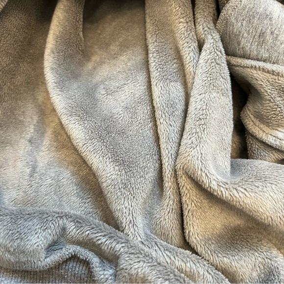 Supesu Gray Crewneck Sweatshirt With Pockets Cubby Sweater Size Medium - Picture 7 of 10